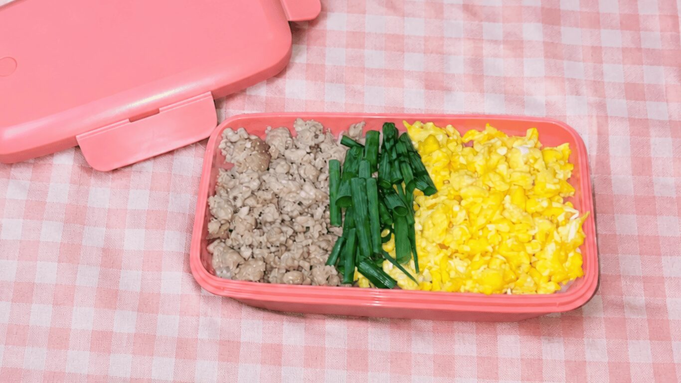 吾妻PAで長女が作ってくれた愛娘弁当を食べる長距離トラック運転手の朝食風景