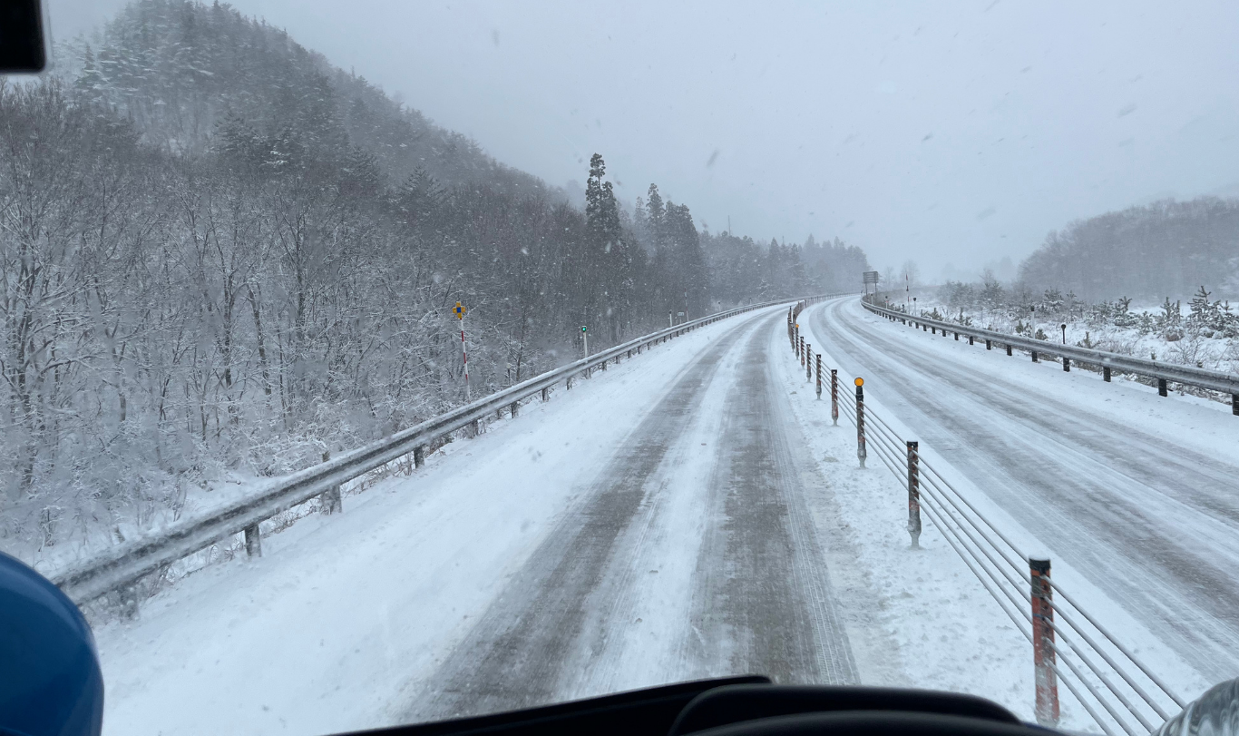 長距離ドライバーとして初めて東北の冬に走った雪道