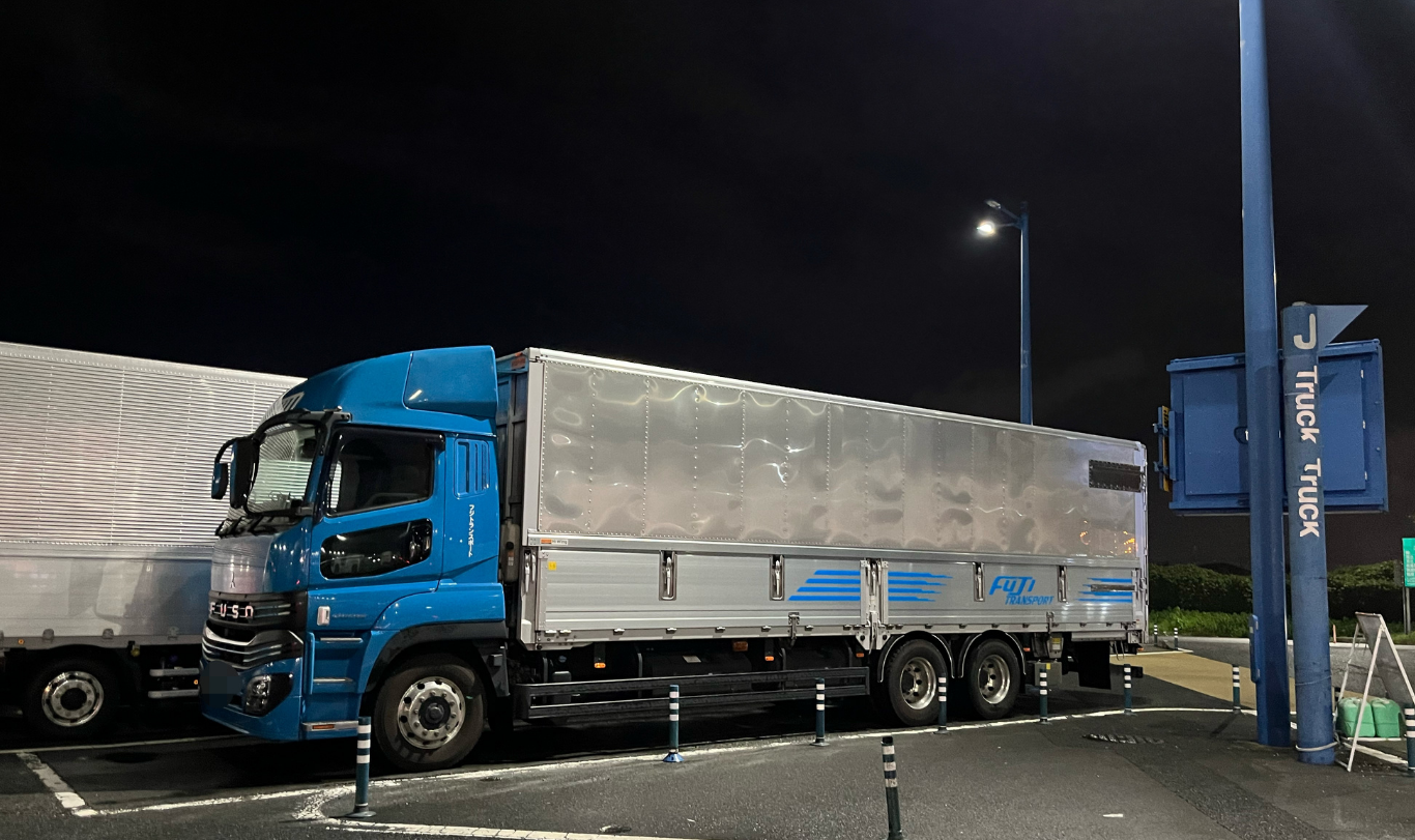 ジトランスポートで乗務した三菱ふそうスパグレの大型トラック
