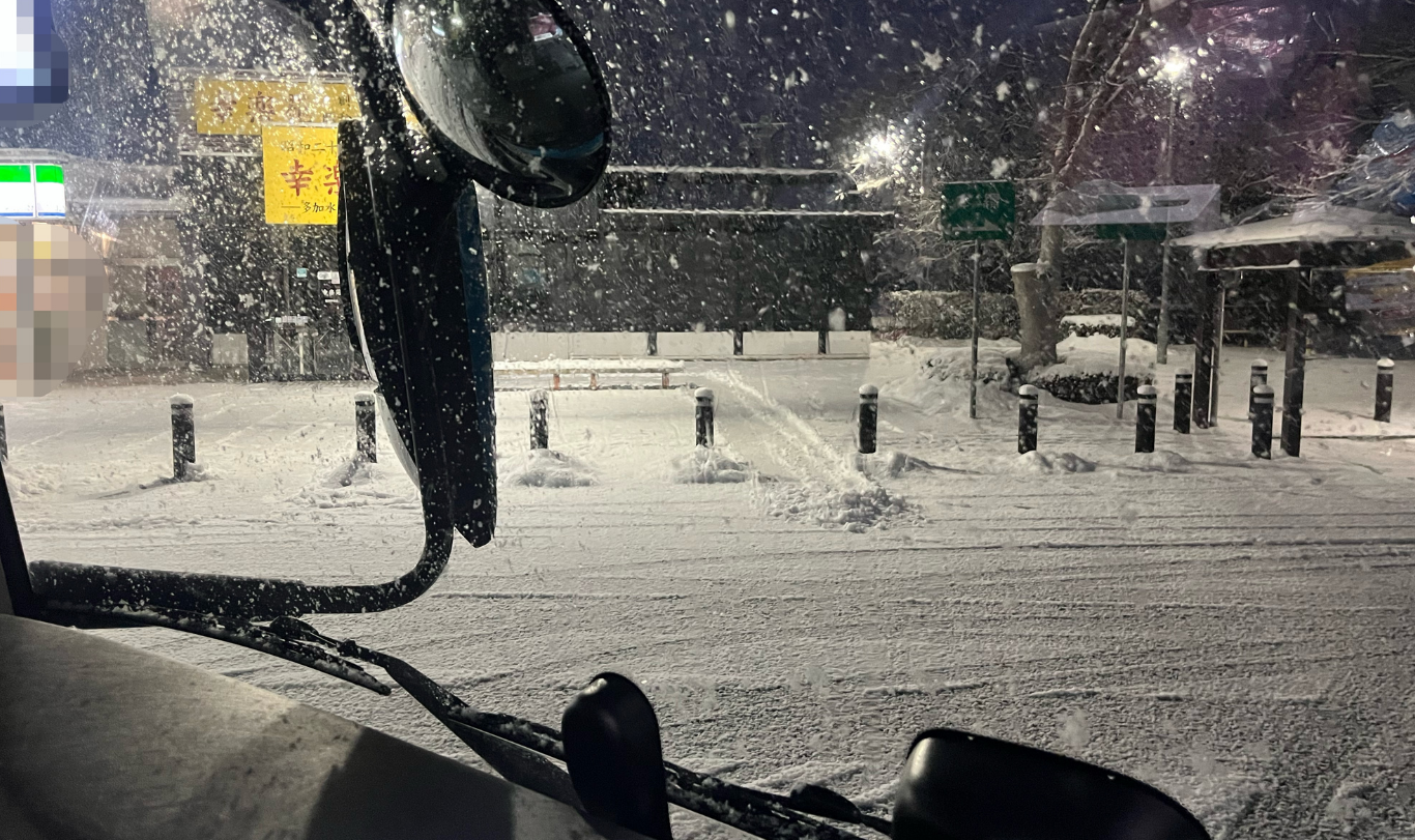 2026年1月の冬に長距離トラック運行で訪れた雪景色